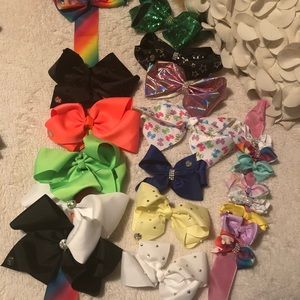 JoJo Bows 9 XL, 3 M/L and 9 limited edition minis